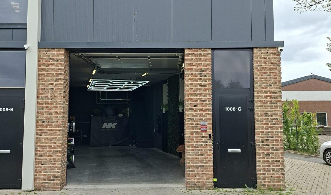 281720811