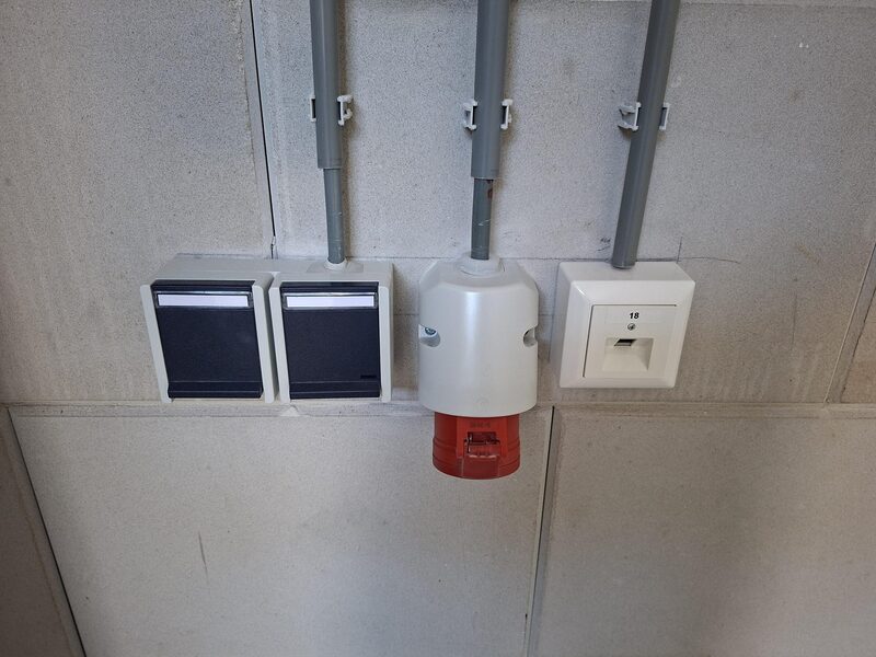 274551930